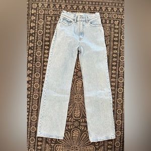 Abercrombie & Fitch The ‘90s Relaxed Jean High Rise - Size 27 Long.